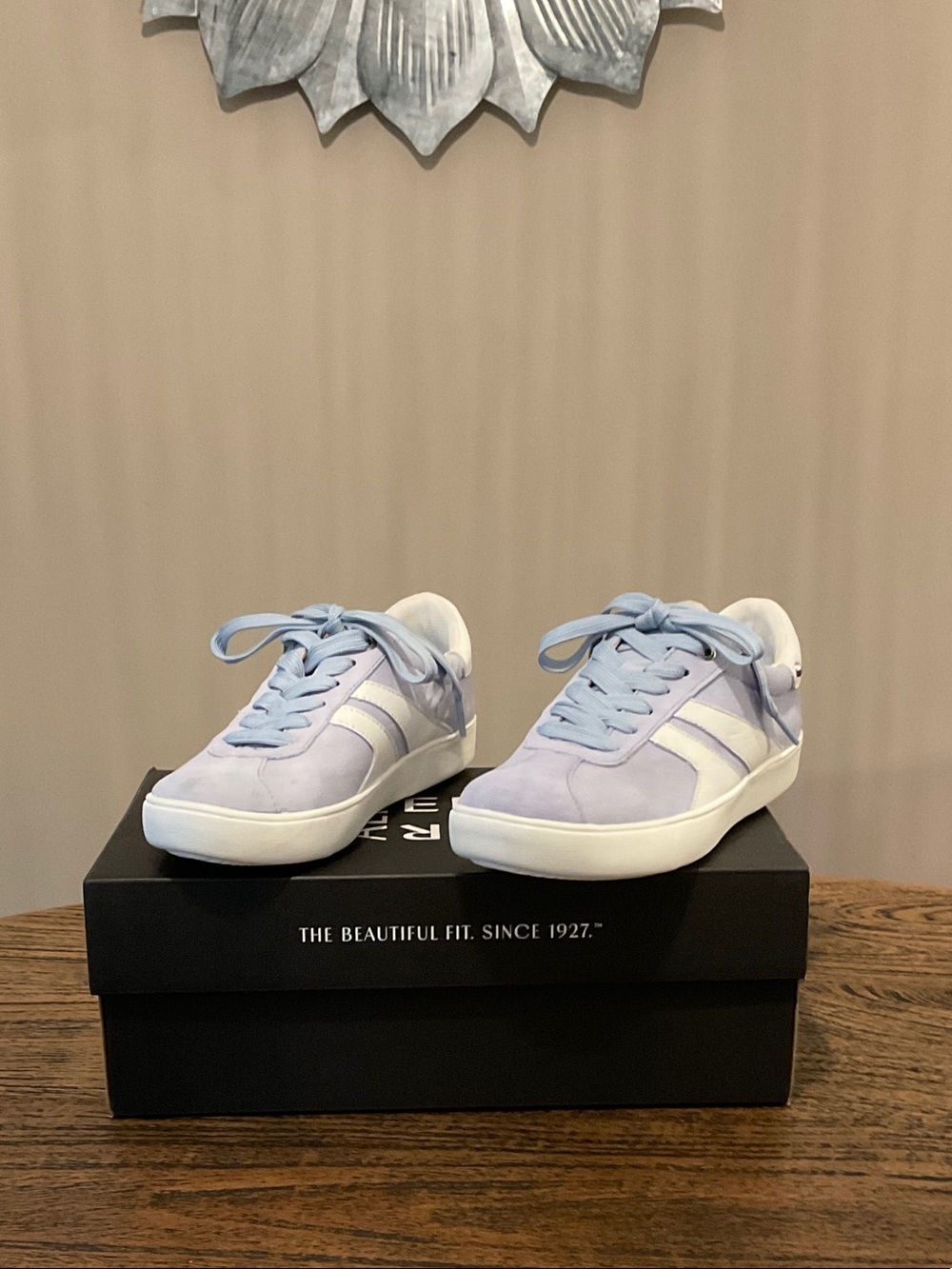 Naturalizer Kids Sneakers in Light Lavender and White